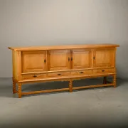 Henning Kjærnulf grand buffet mid-century brutaliste en chêne, années 1960