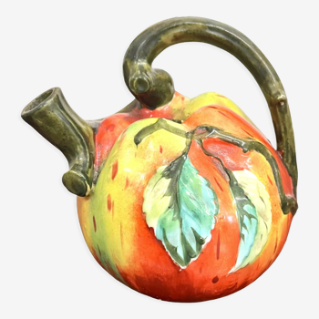 Ancien pichet en forme de pomme
