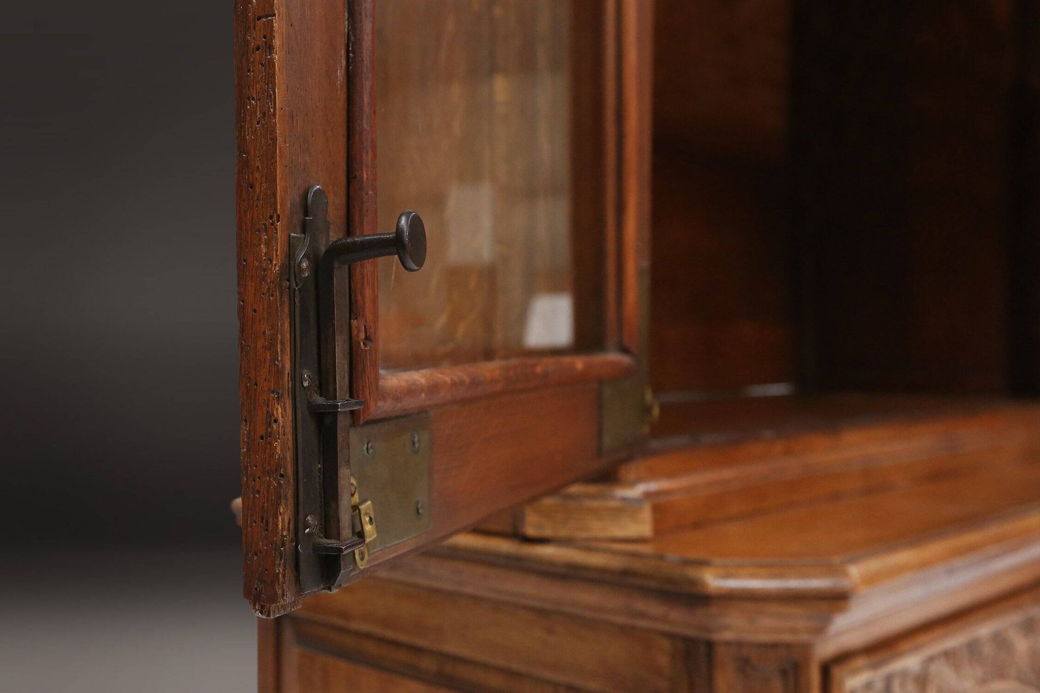 Antique Liège Display Cabinet in Carved Wood, Belgium, 18th Century