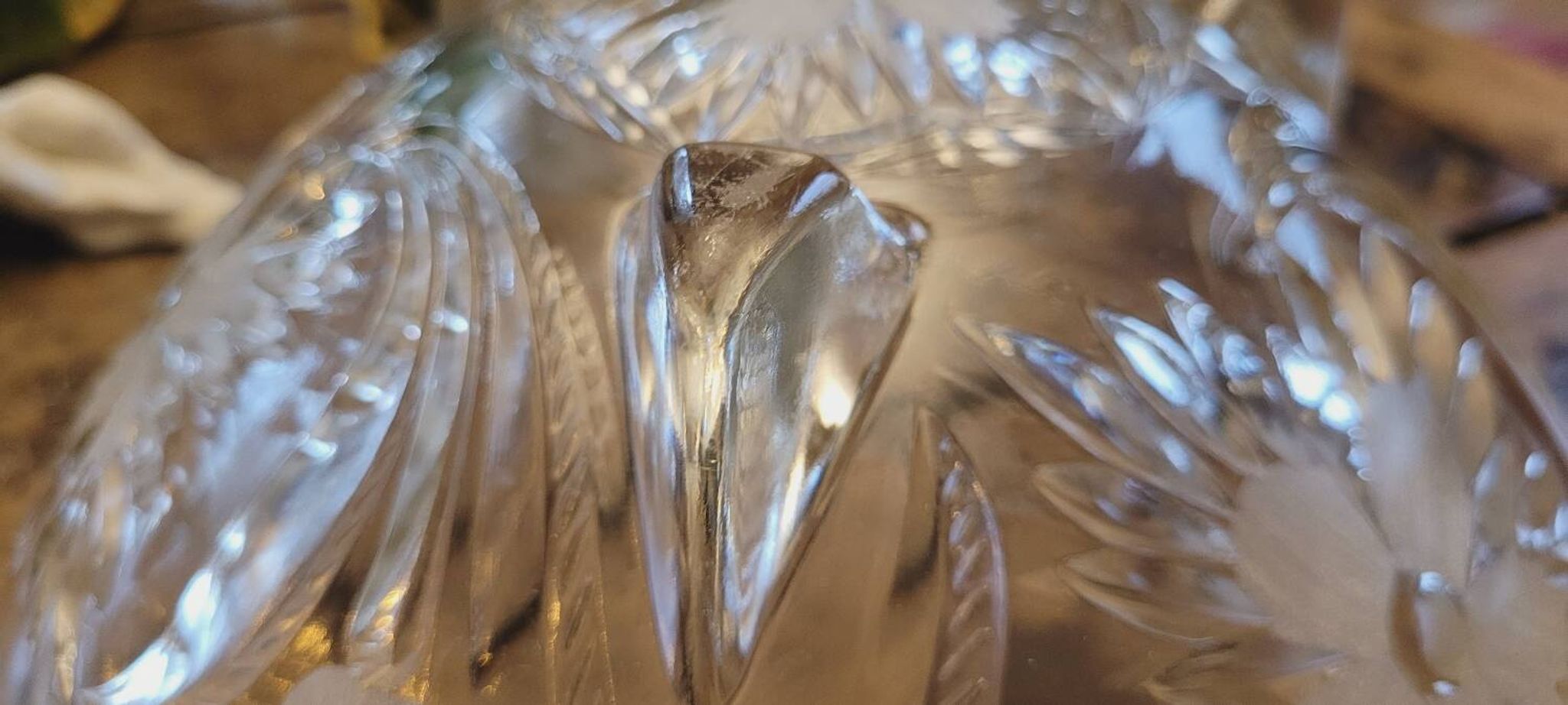 Coupe sur pied en verre moulé 50's