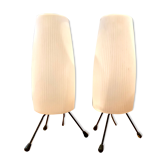 Paire de lampes piètement tripode métal et abat-jour plastique, années 1960