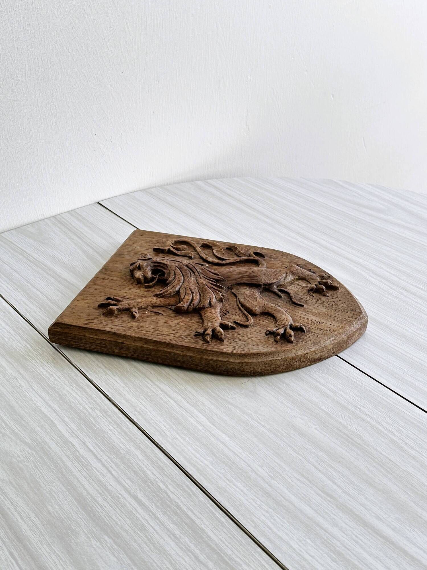Plaque blason en bois Lion des Flandres.