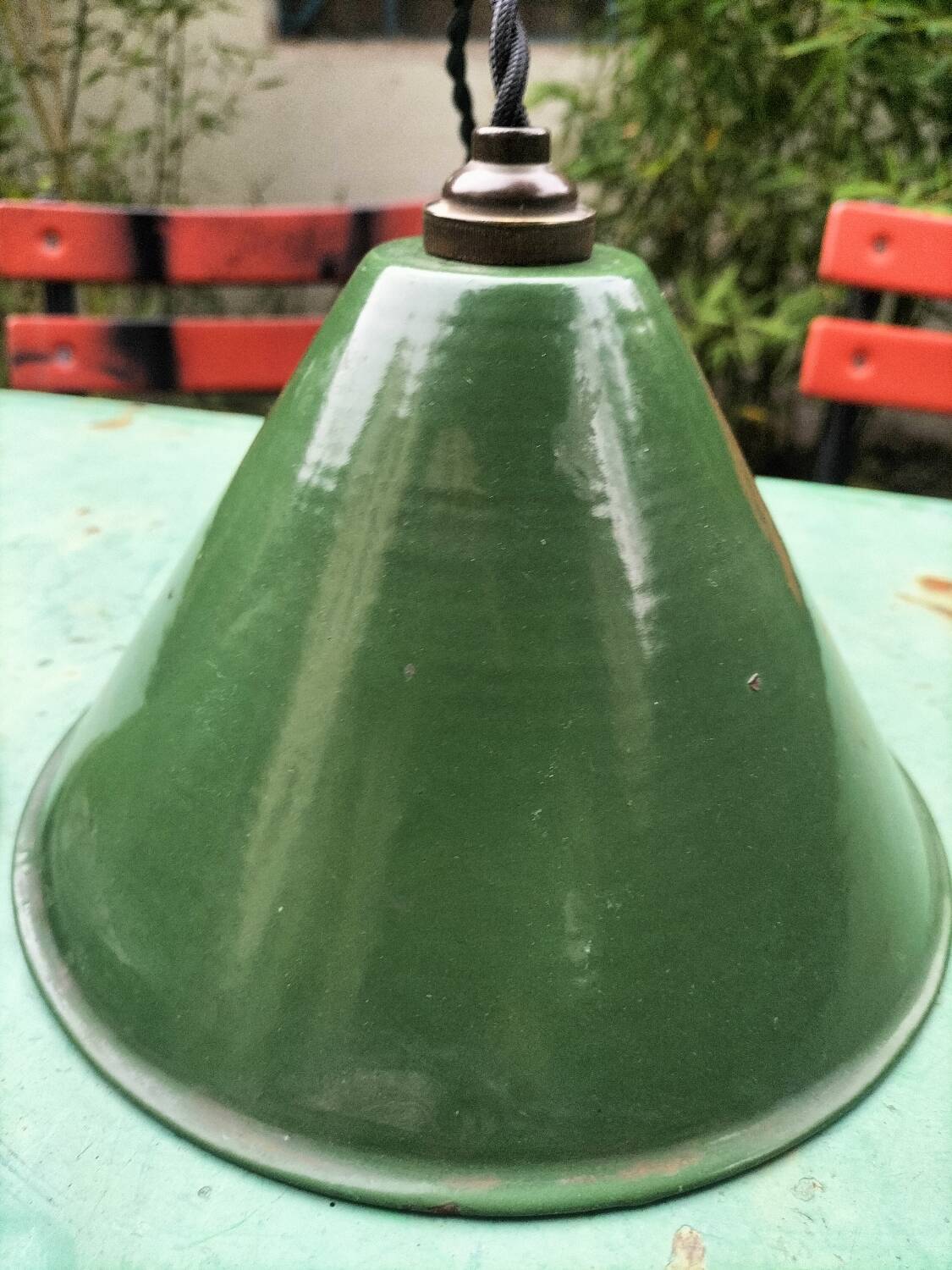 2 suspensions with enamelled sheet metal cones