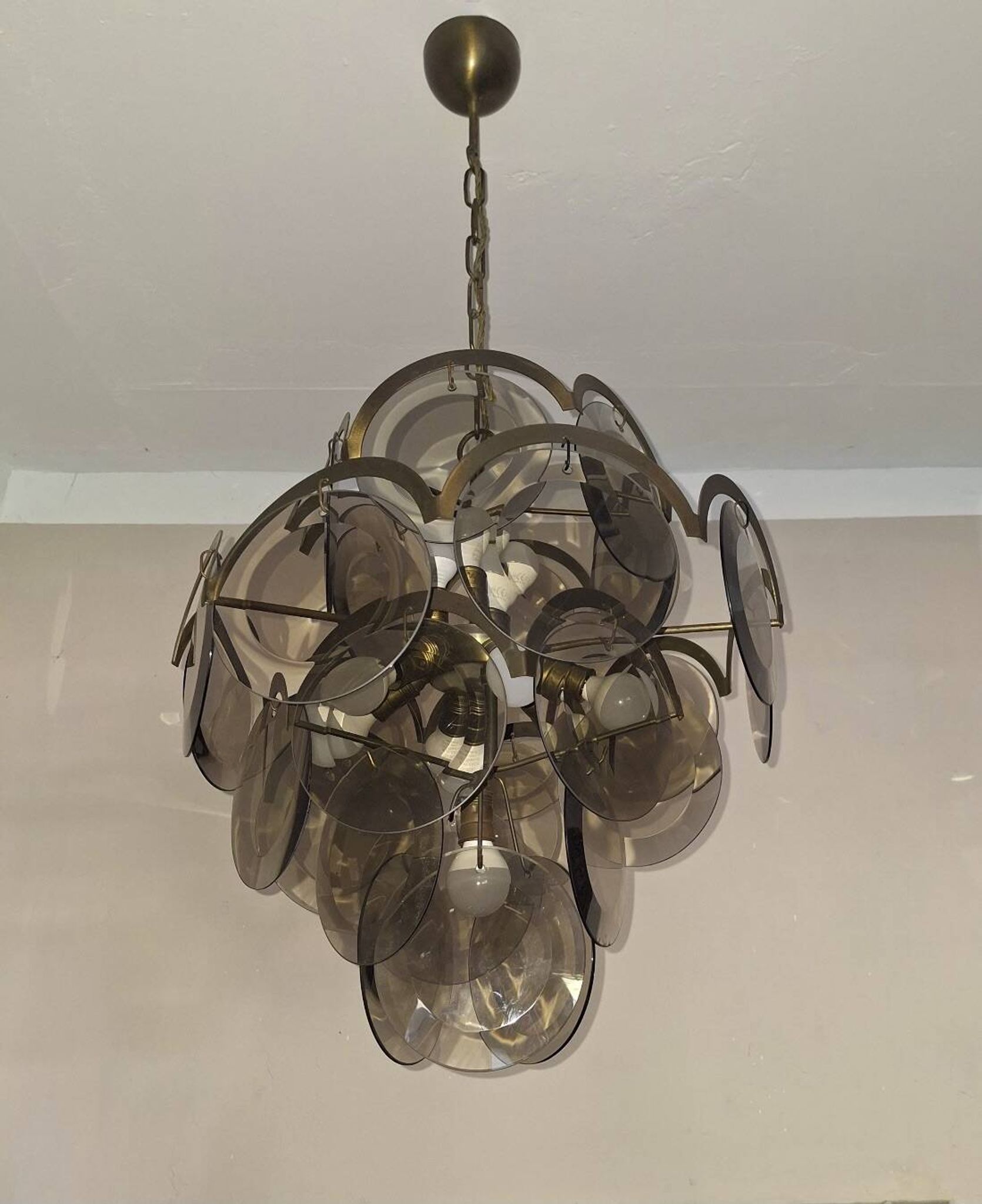 Vistosi chandelier with 28 faceted amber glass discs, Italy 1960s