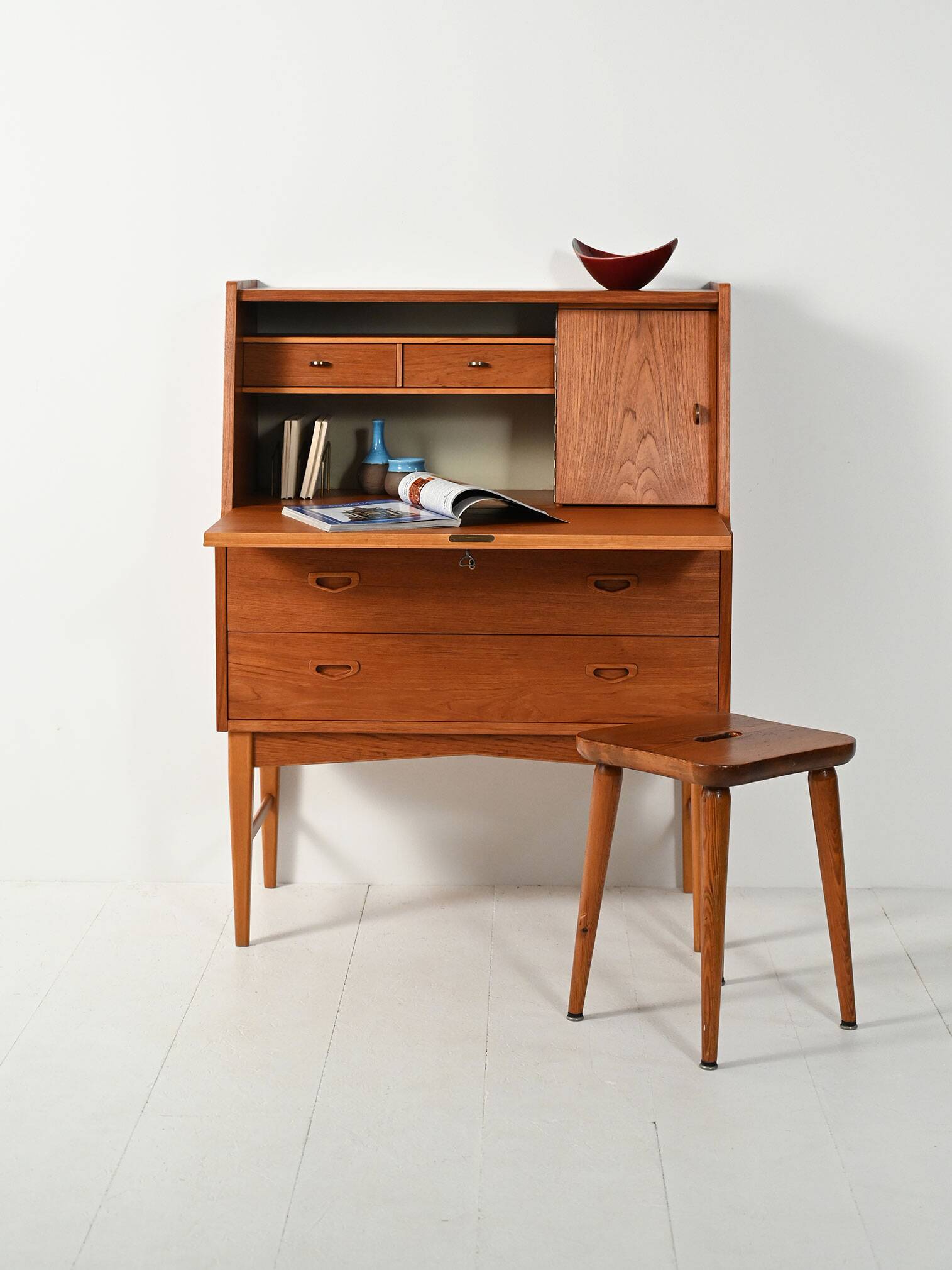 Secrétaire en teck scandinave avec miroir caché, années 1960