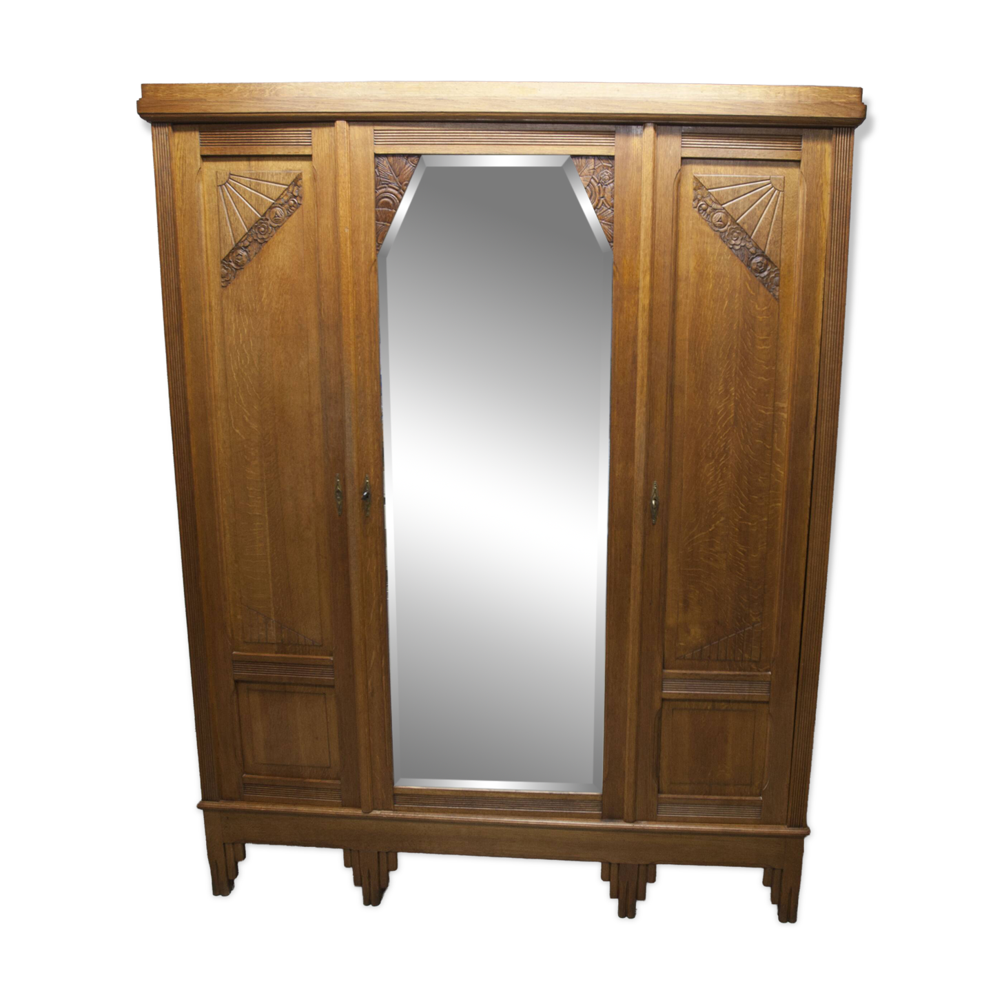 Art Deco oak sculpted wardrobe - Flemish workshop circa 1930