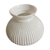 Tulipe en opaline blanche avec effet plissé pour suspension ou lampe à poser