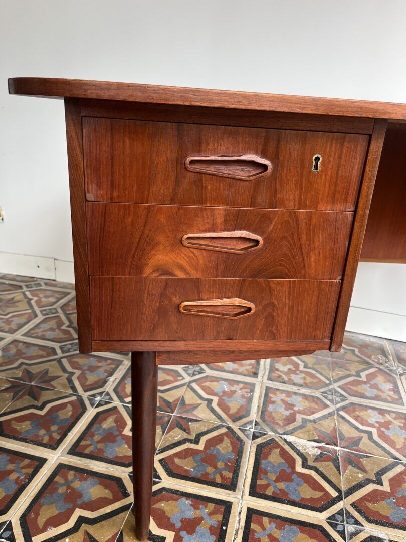Danish kidney shaped desk