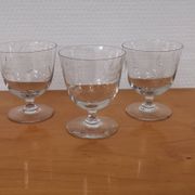 Ensemble vintage de 5 verres gravé sur pieds
