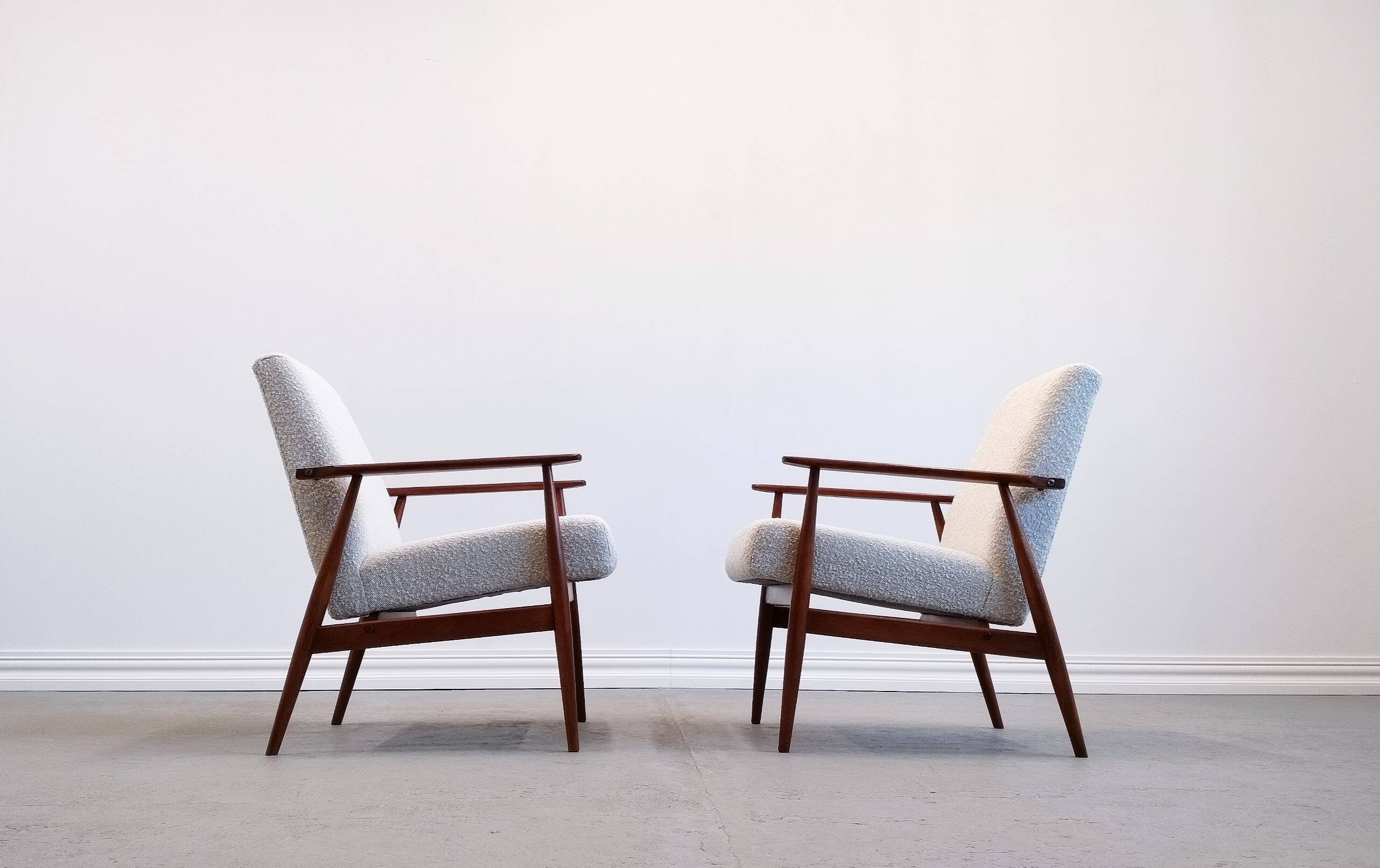 Mid-Century Ivory Boucle Armchairs by Henryk Lis, 1967