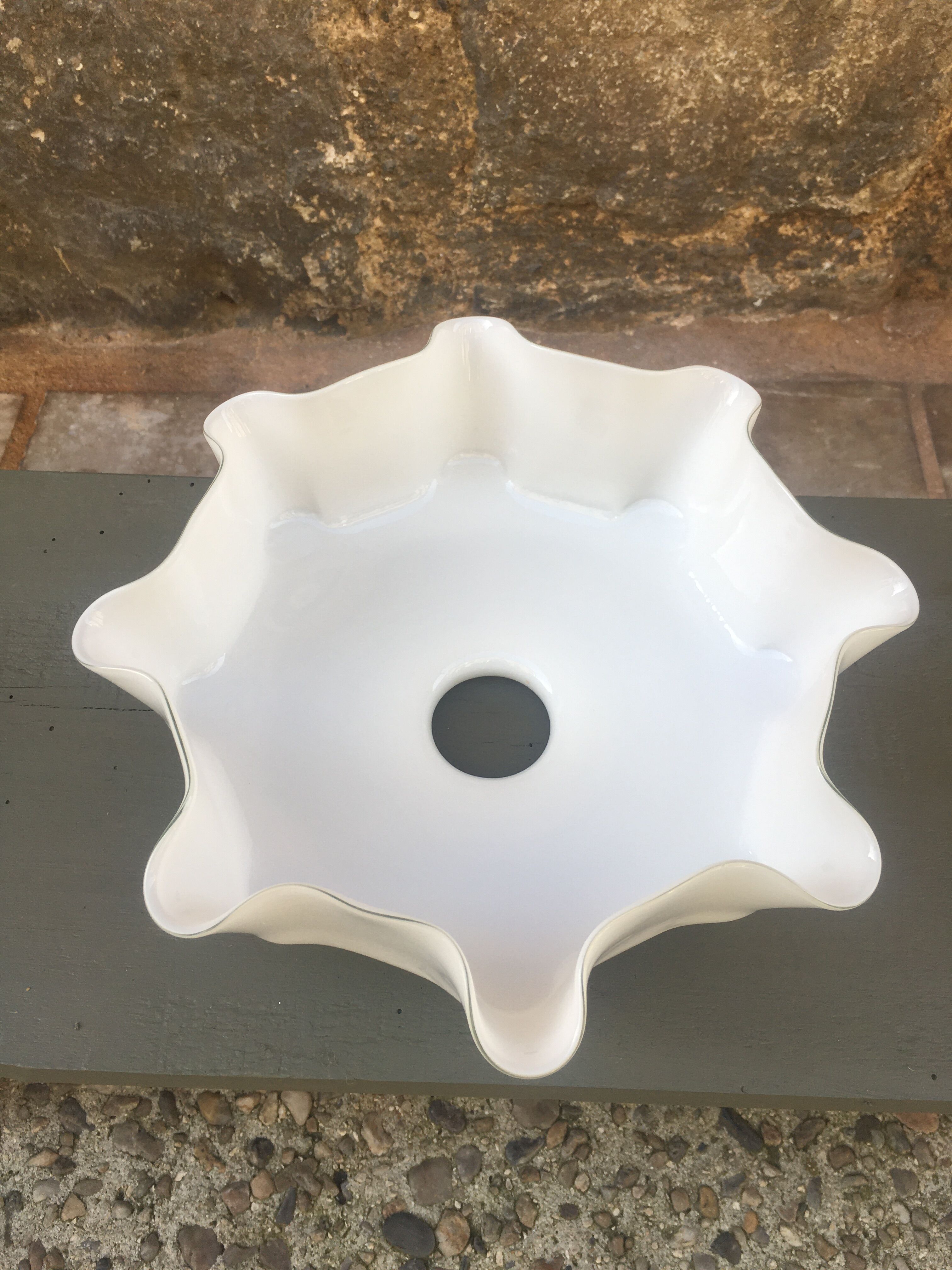 Glass wavy suspension