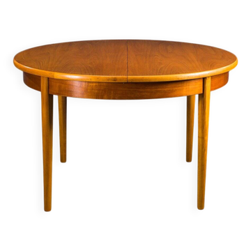 Round teak veneered extendable dining table from G-Plan, 1960s