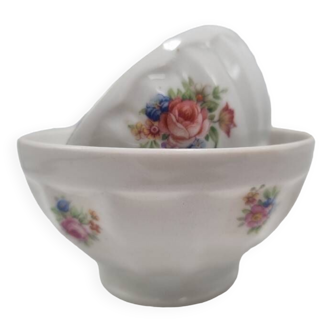 2 small flowered bowls