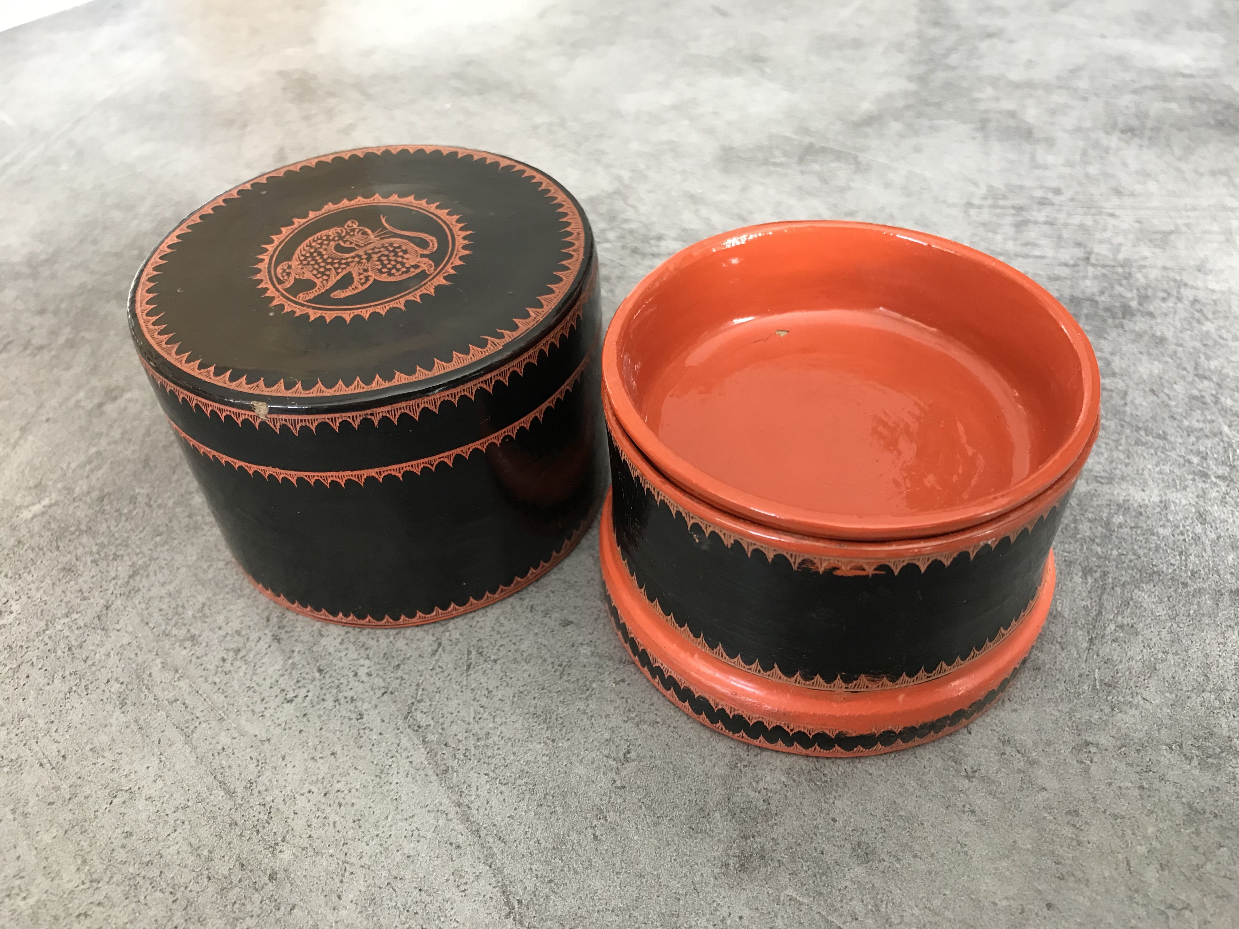Asia decor animal paint decor of animal paint orange/black indoor laqué