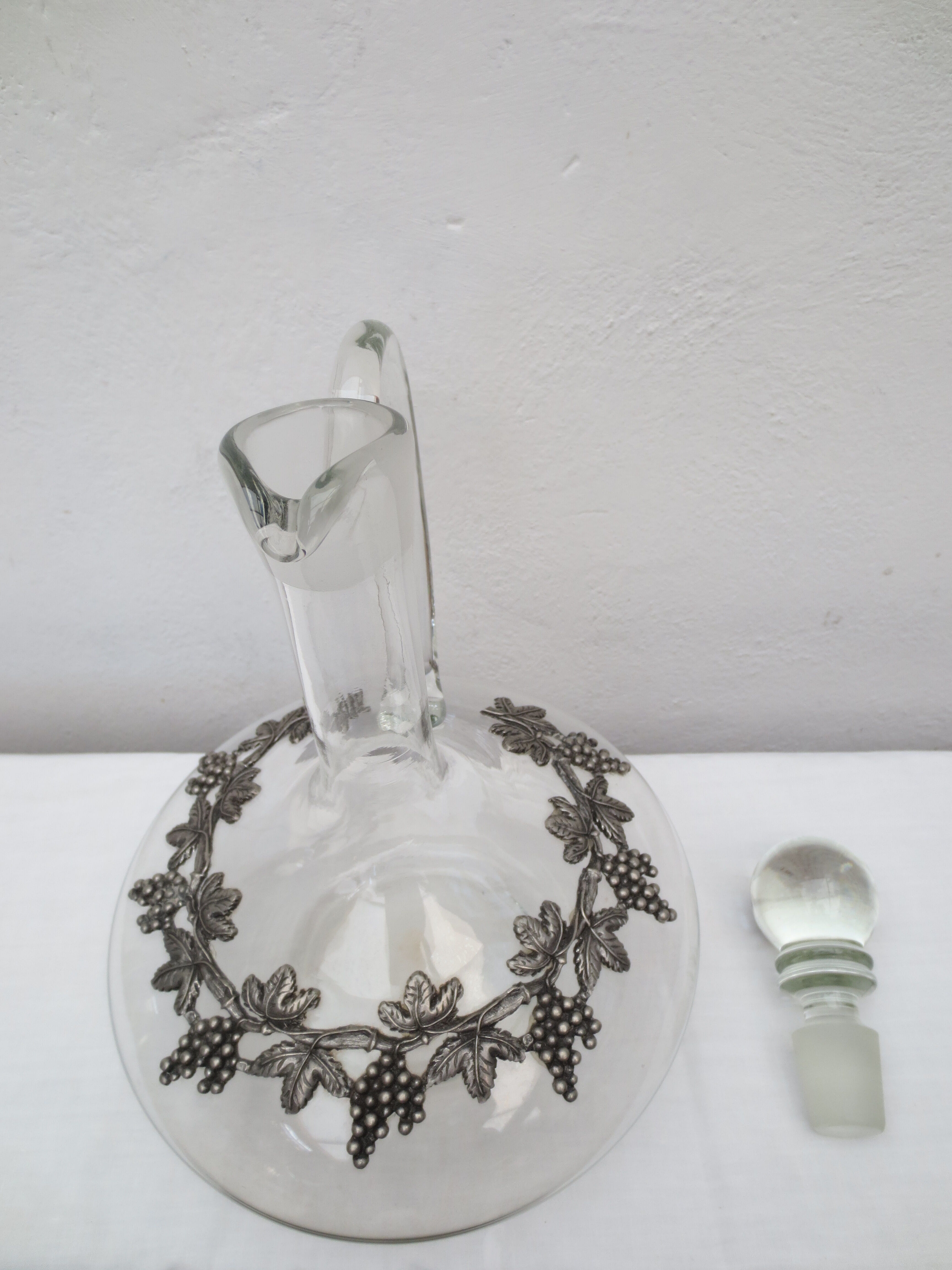 decanter, decorated with tin with cove