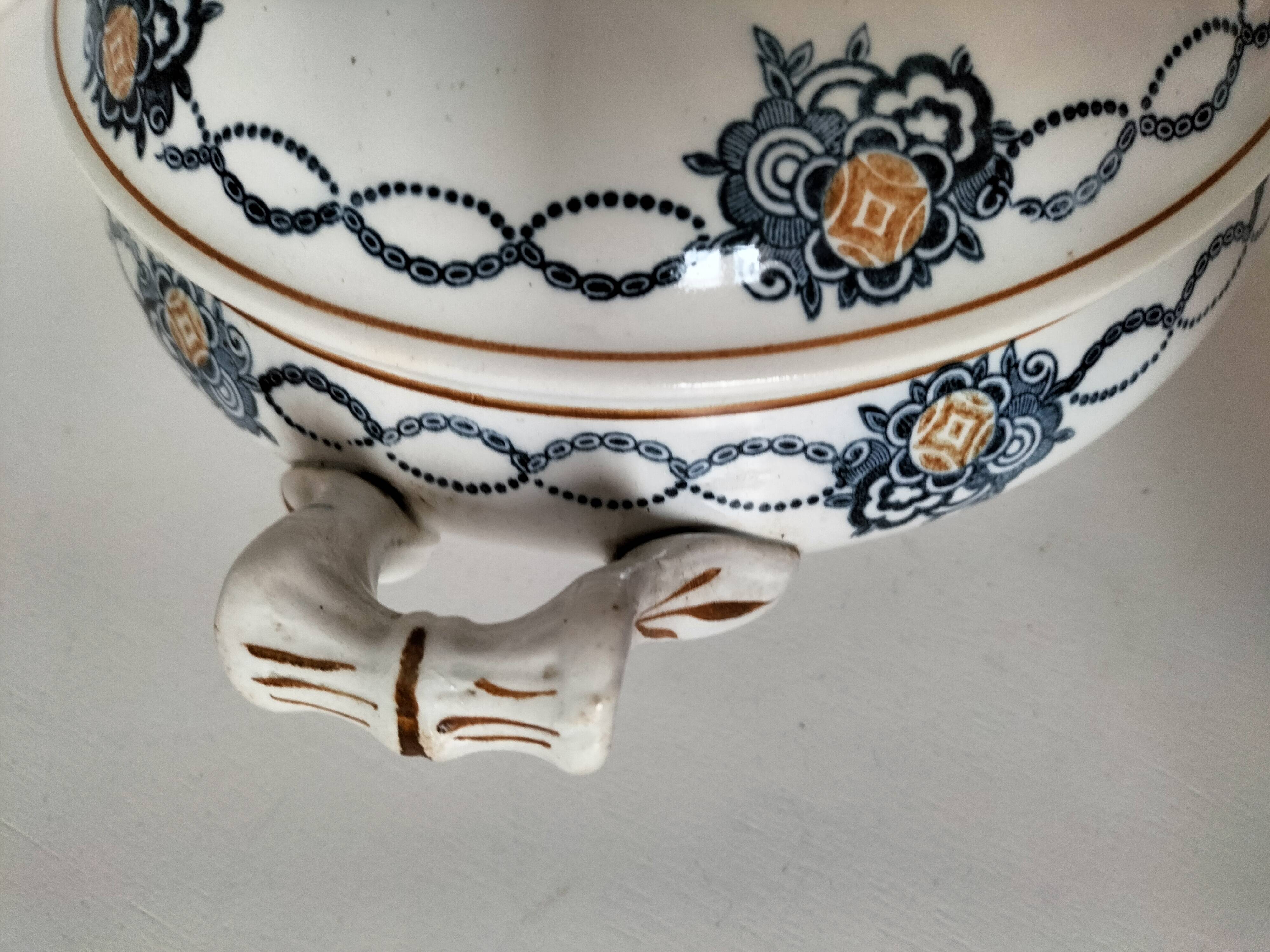 Antique Saint-Amandinoise tureen, blue and ochre decoration 6523, 1900-1920