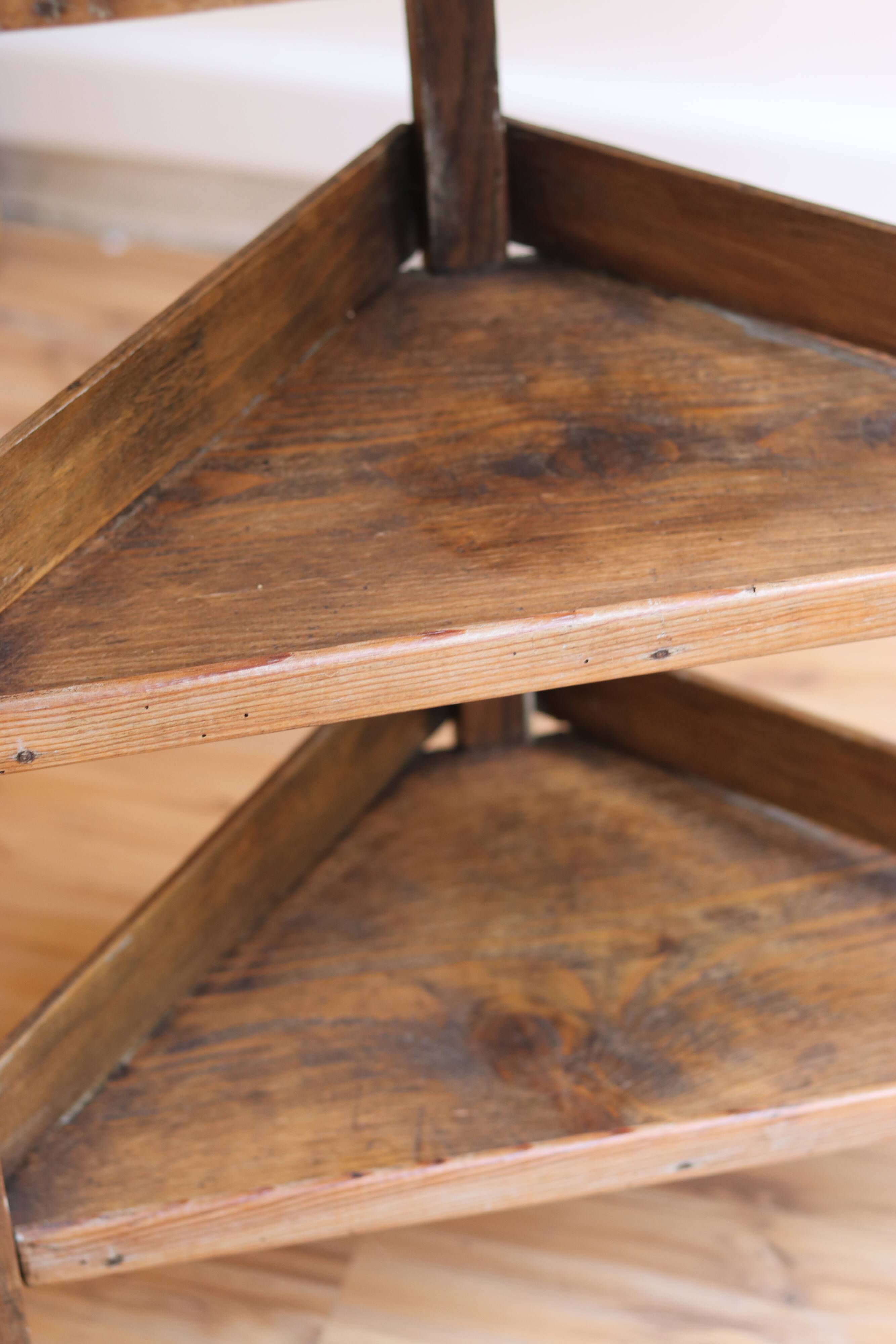 Small corner cabinet in oak, popular Burgundy work from the 19th century.