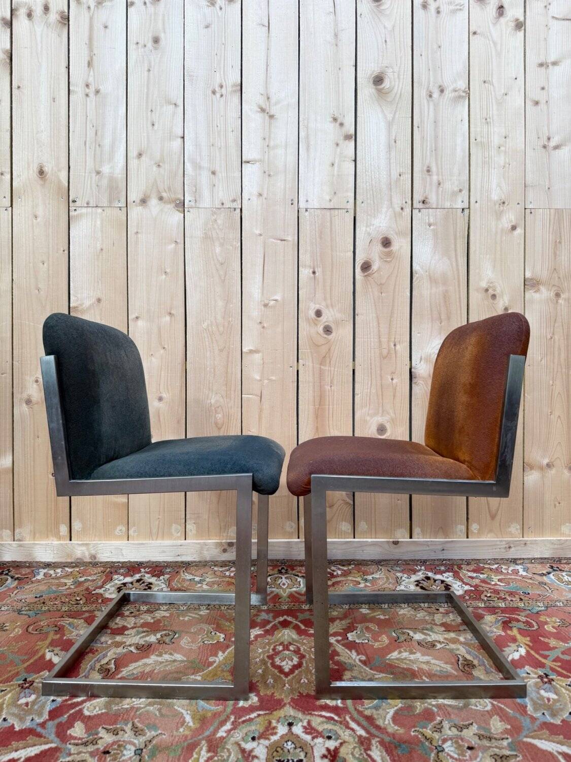 Set of 8 chairs – 1970s – Stainless steel sled base