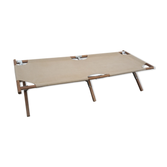 Bed with futon and cushions picot