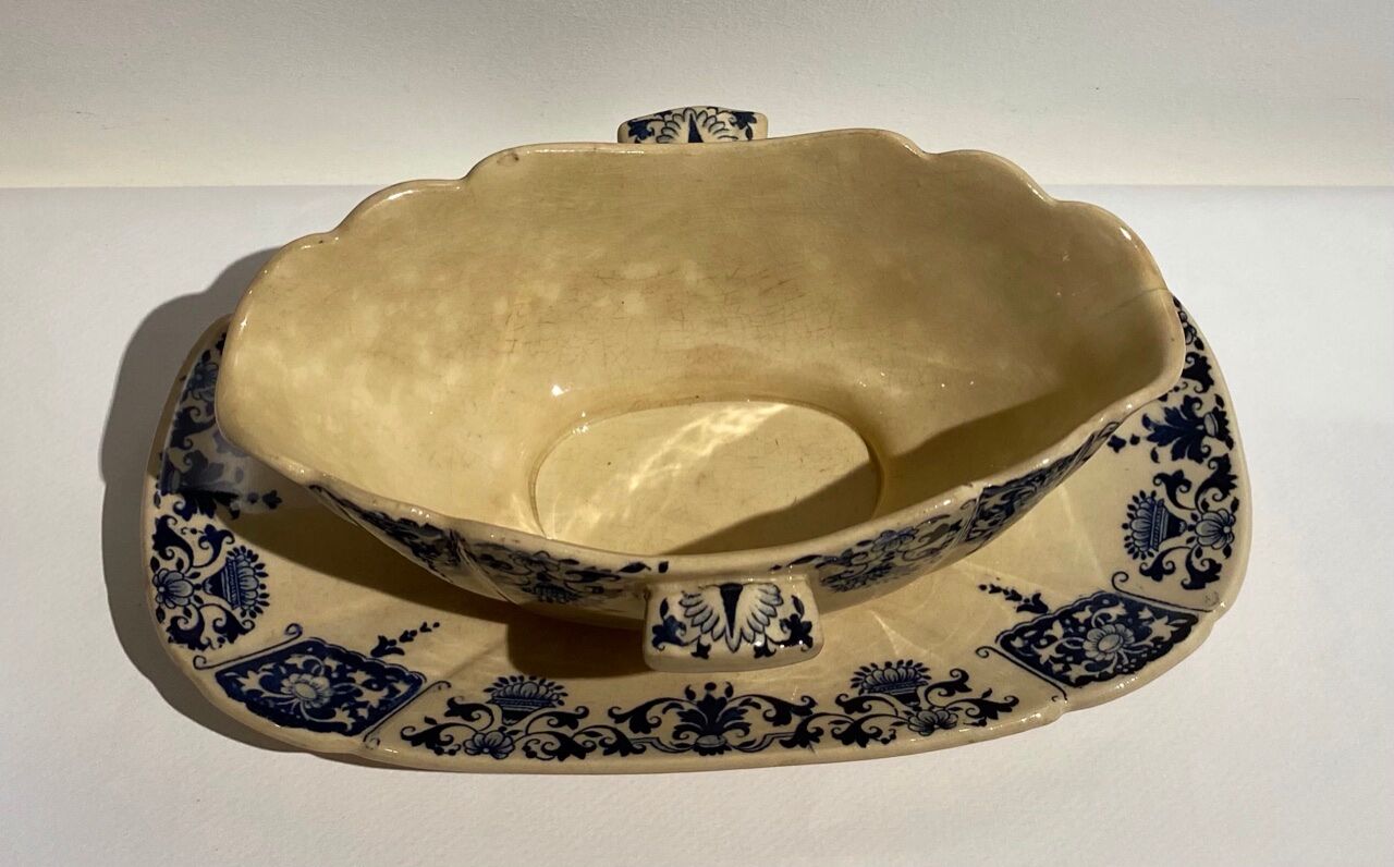 Saucière manufacture of Gien early XX century.