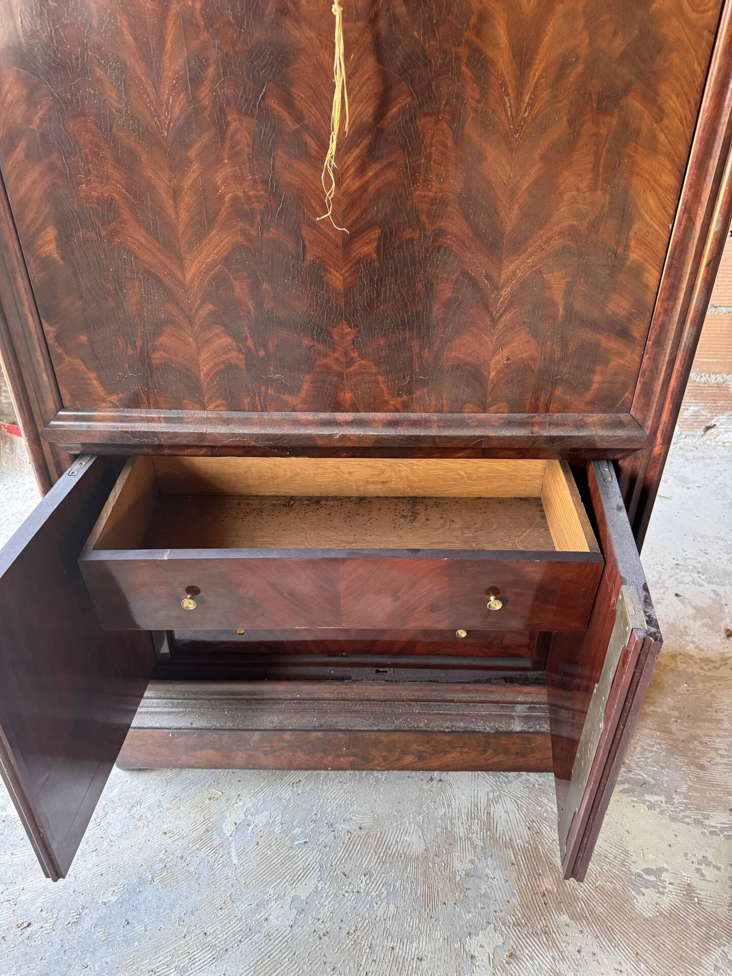 Large secretary with a drop-down front, Restoration style in flamed mahogany and marble.