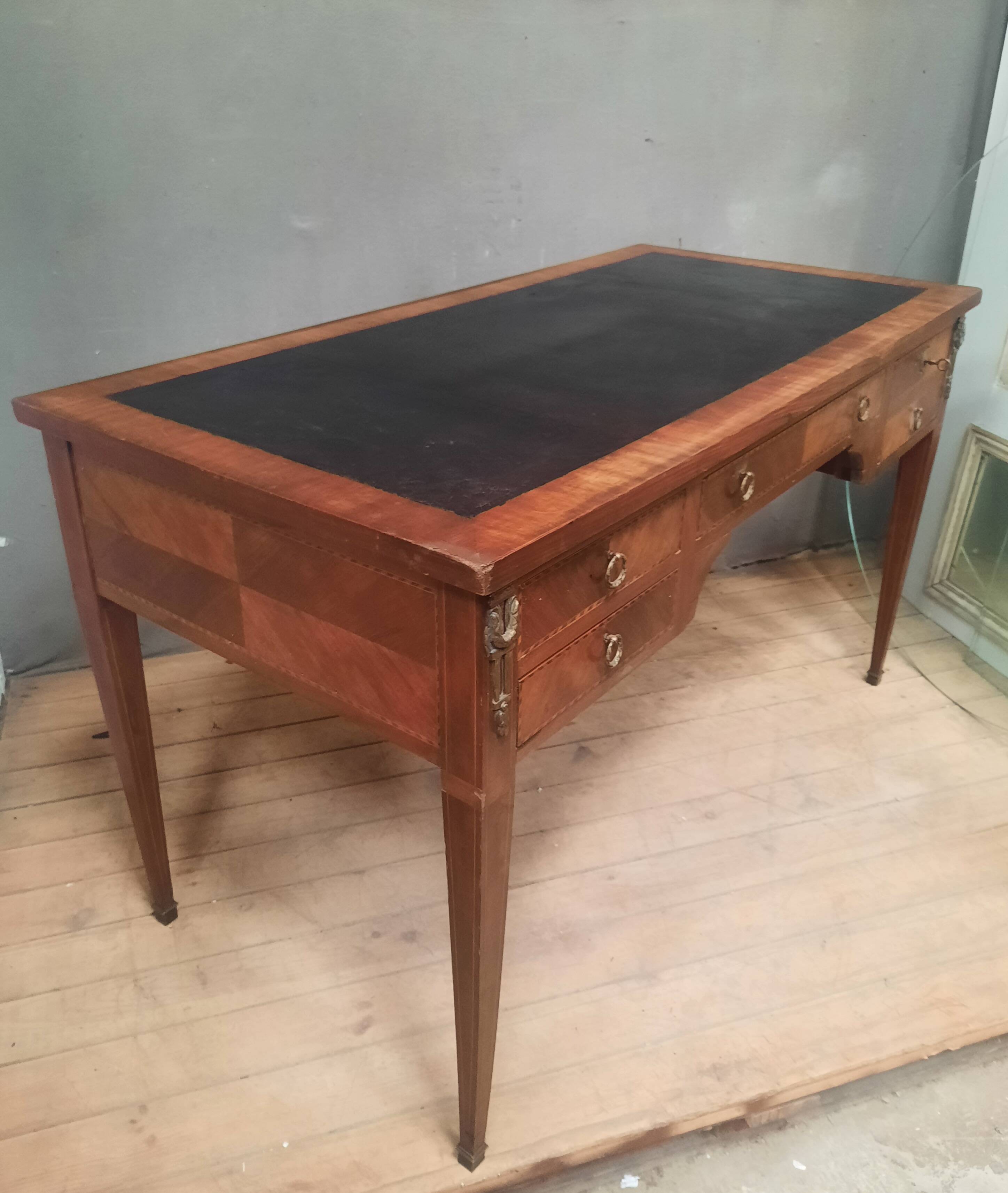 1900 Louis XVI style veneer flat desk