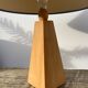 Lampe pyramide 80 en bois et abat jour bleu