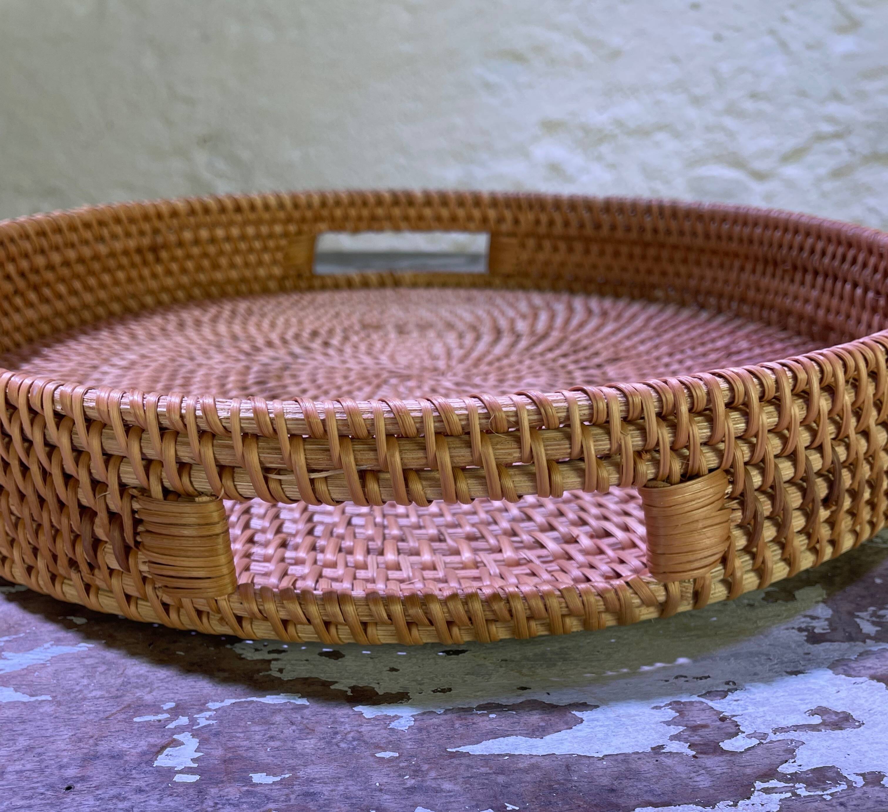 Round wicker tray