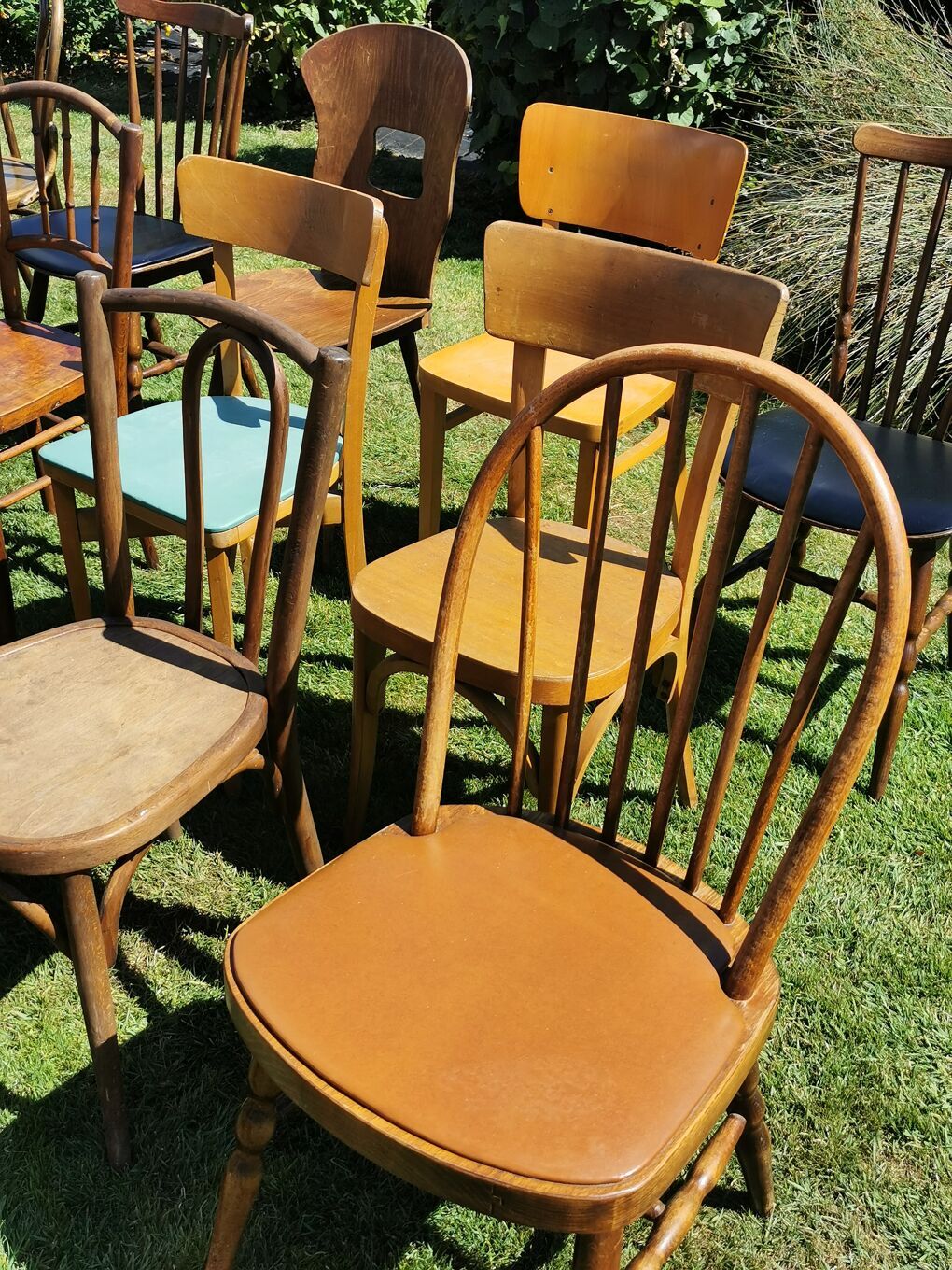 Lot de 20 chaises bistrot dépareillées