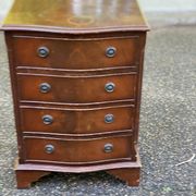 2 commodes anglaises en bois avec 4 tiroirs