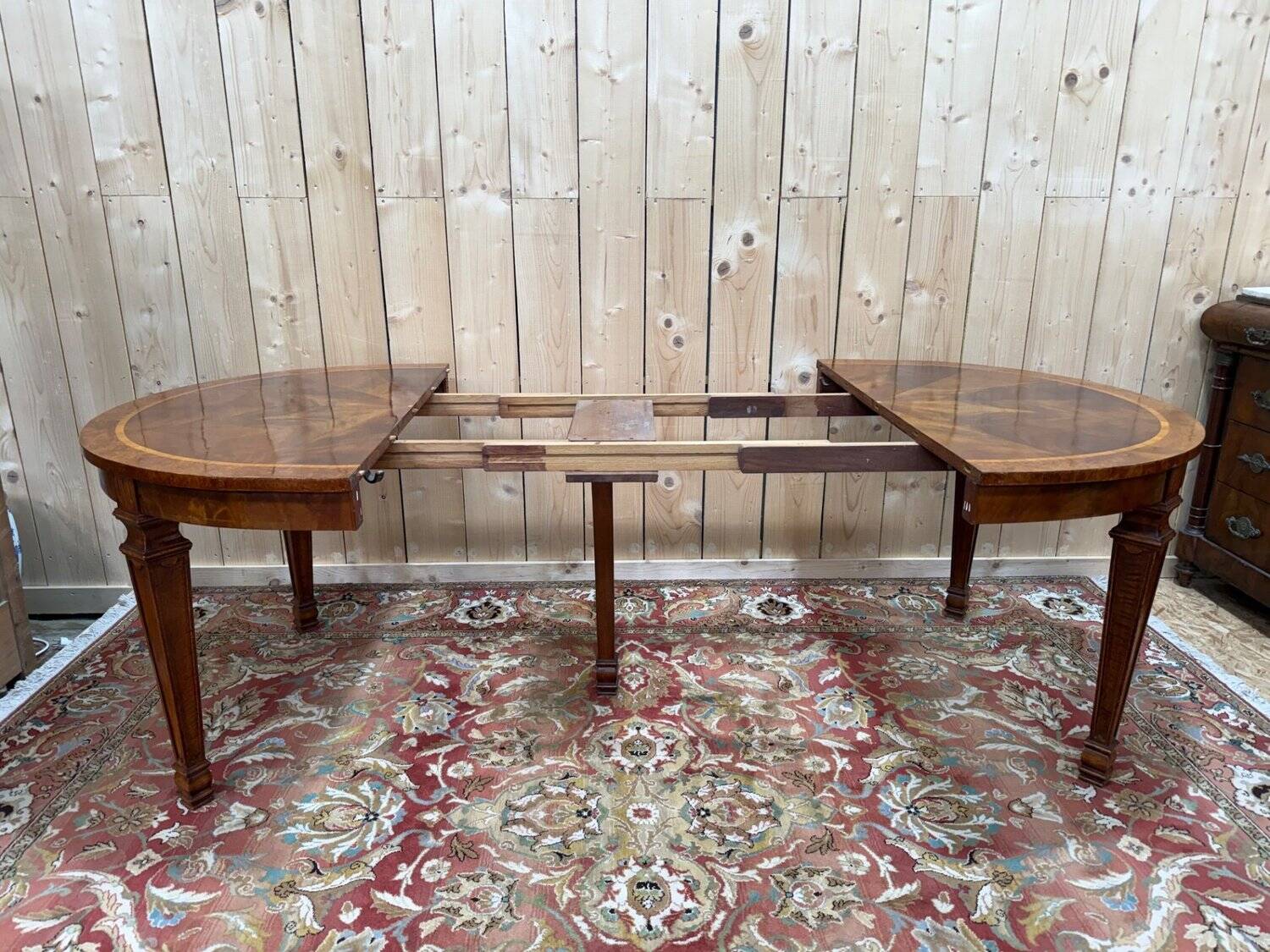 Extendable oval table in Louis XVI style – Walnut and Burl Marquetry