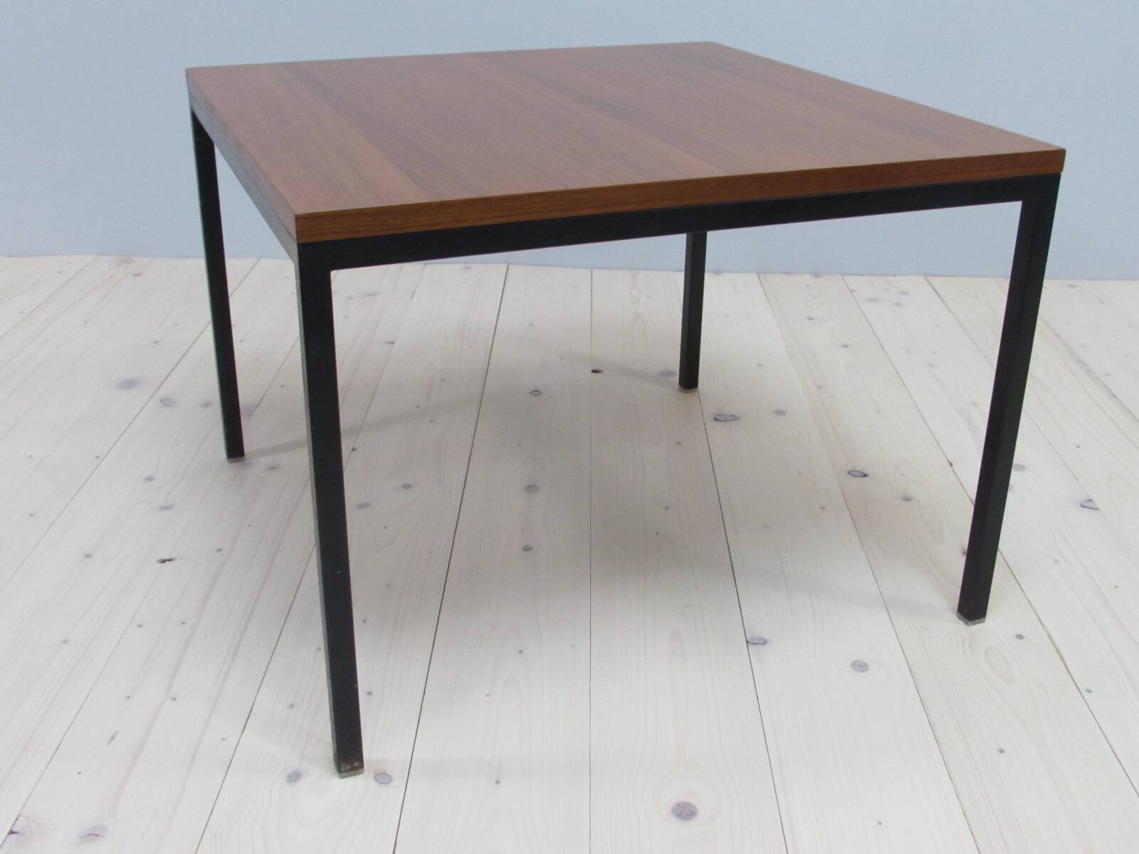 Table d'appoint en teck - Läsko Studioform International