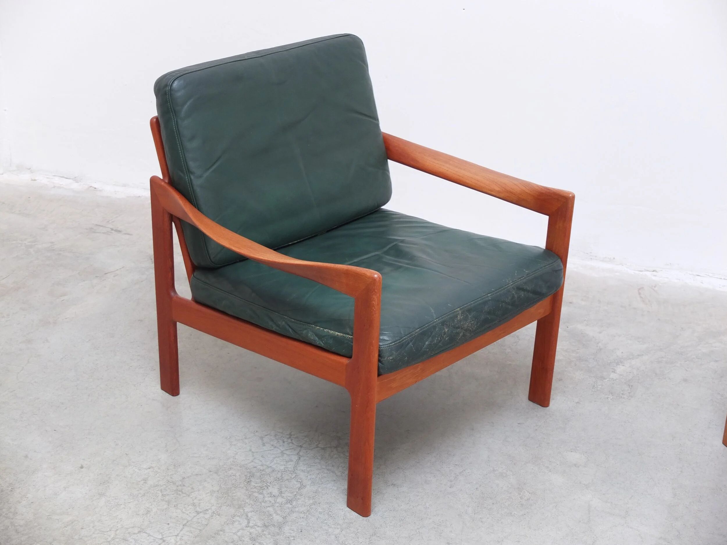 Danish pair of easy chairs by Illum Wikkelsø for Niels Eilersen, 1960s