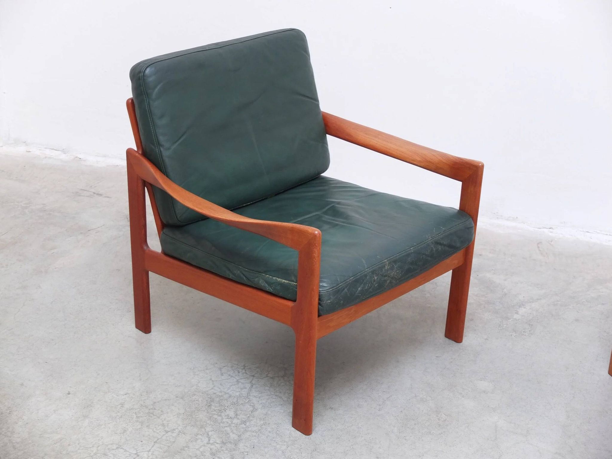 Paire de fauteuils danois par Illum Wikkelsø pour Niels Eilersen, années 1960.