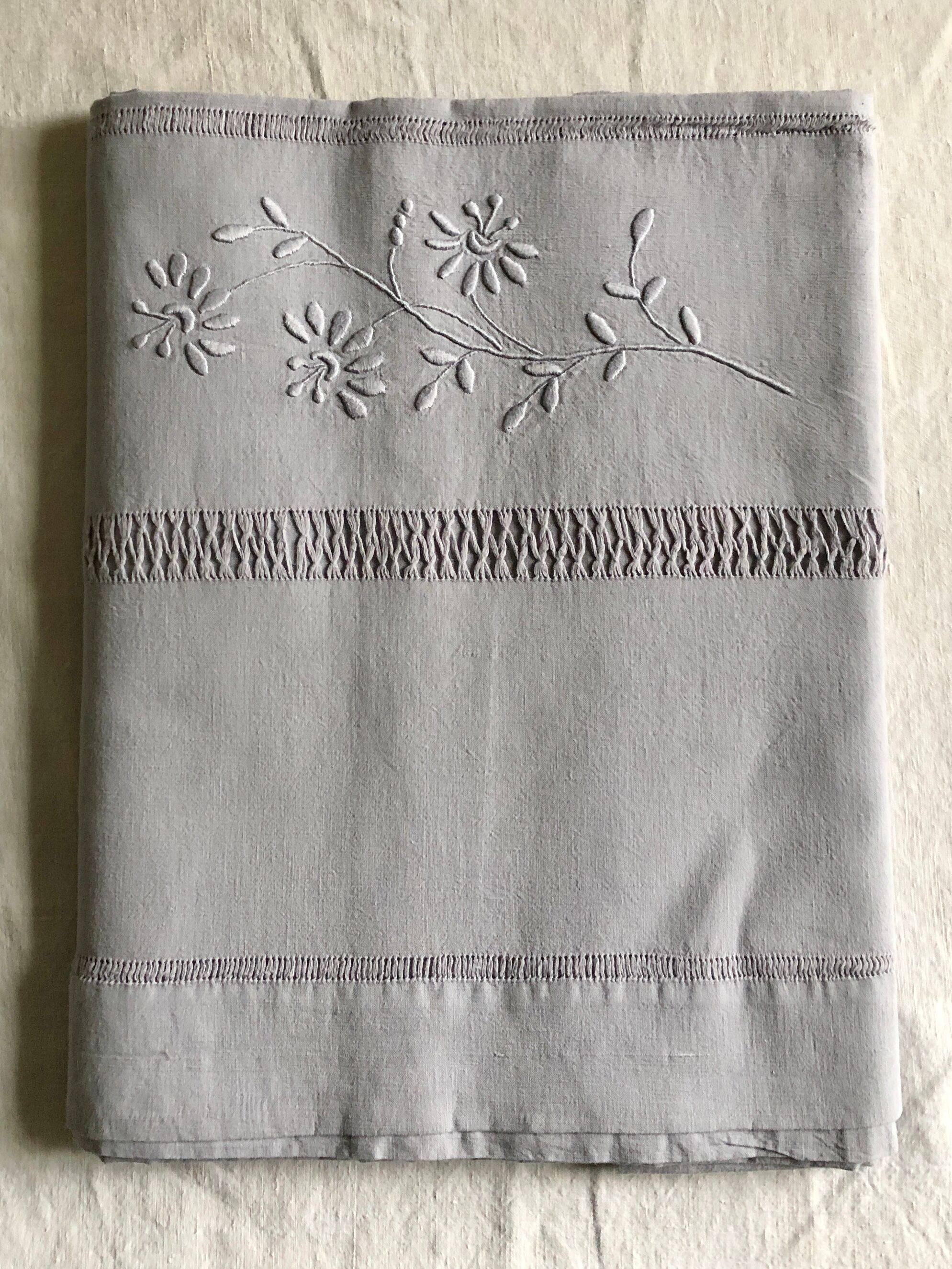 Drap ancien en lin et coton teinté en gris tourterelle