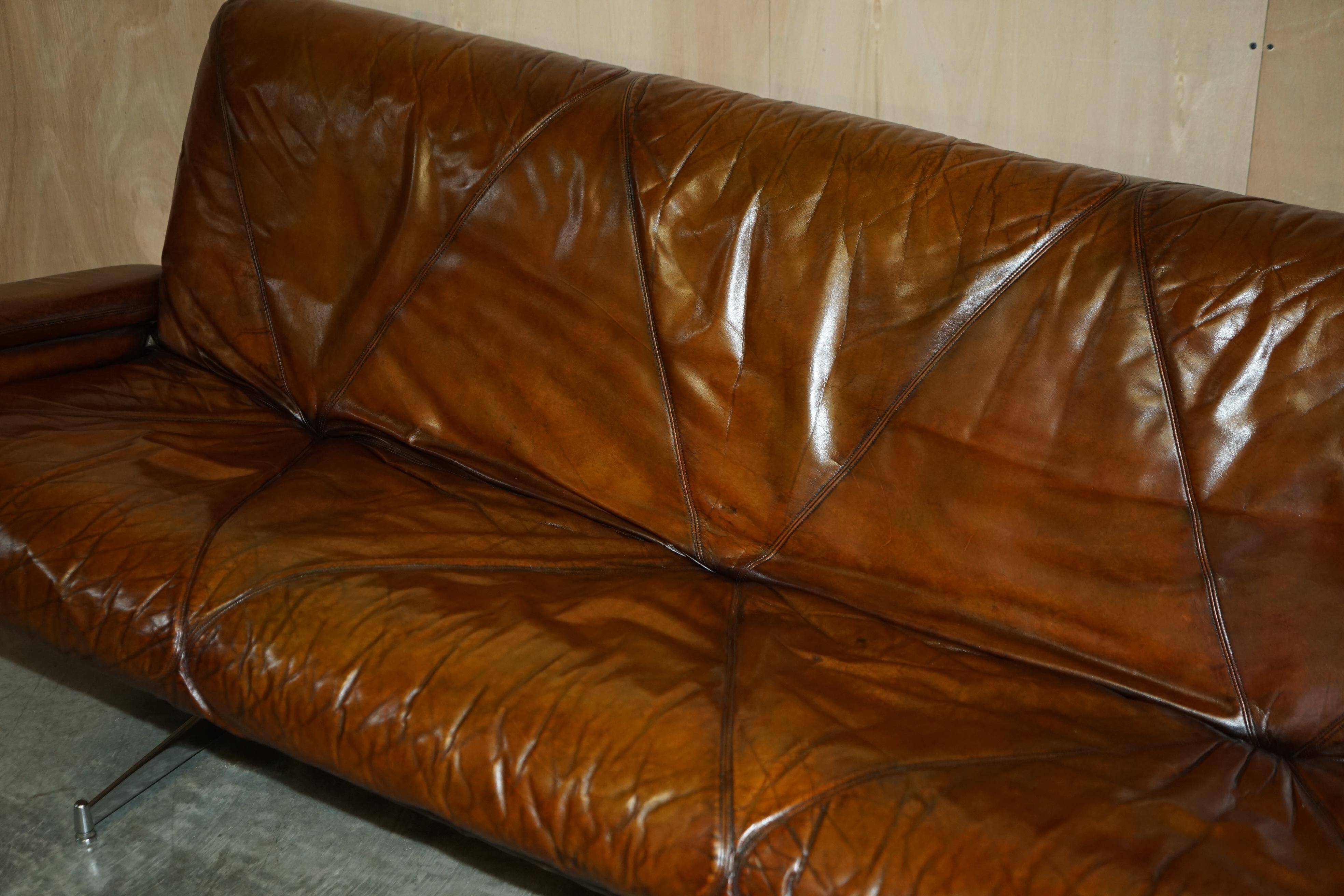 Vintage hand-dyed leather canapé, mid-century style.