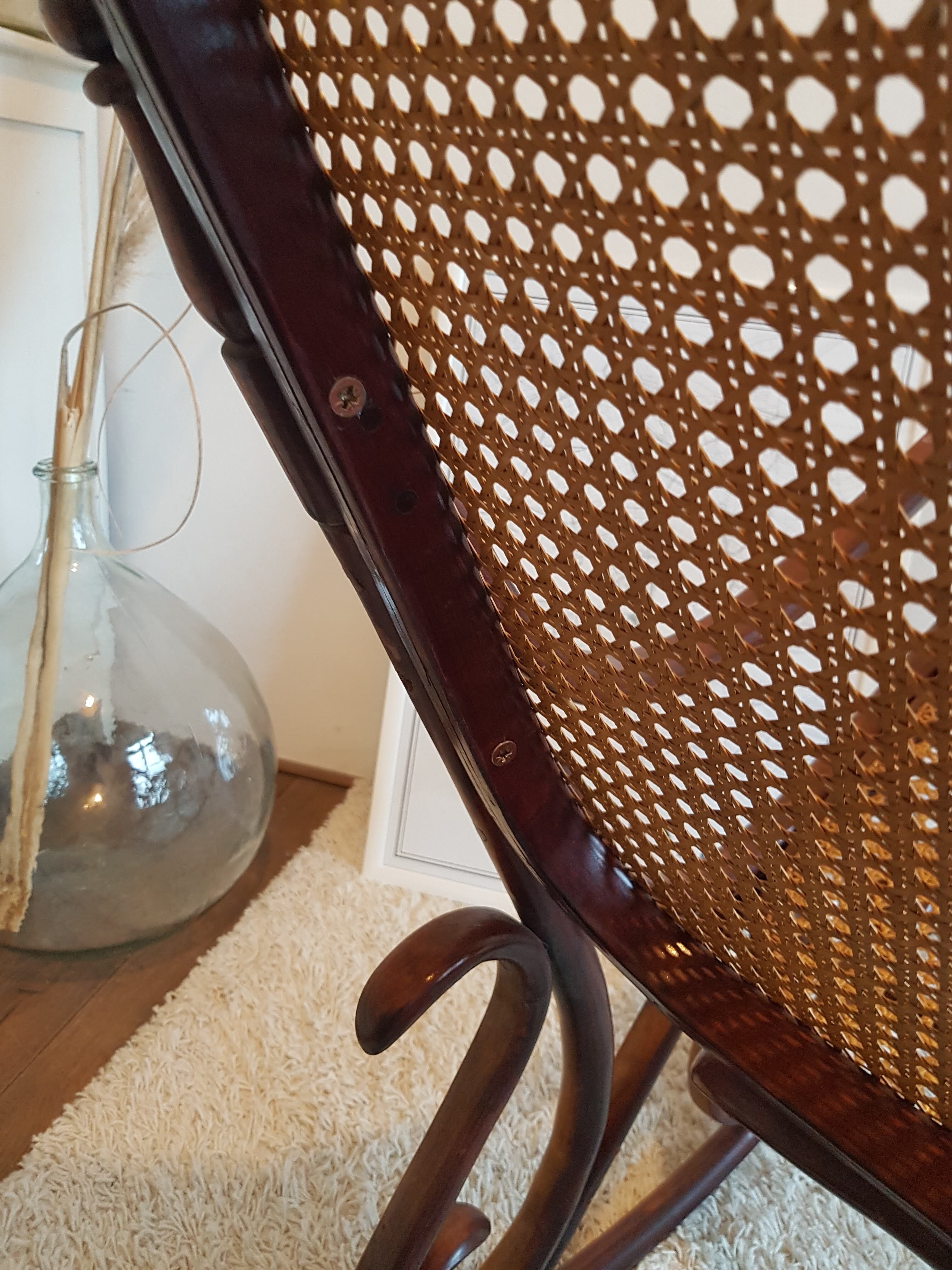 Rocking flesh curved wood and sitting in Art Deco cannage style