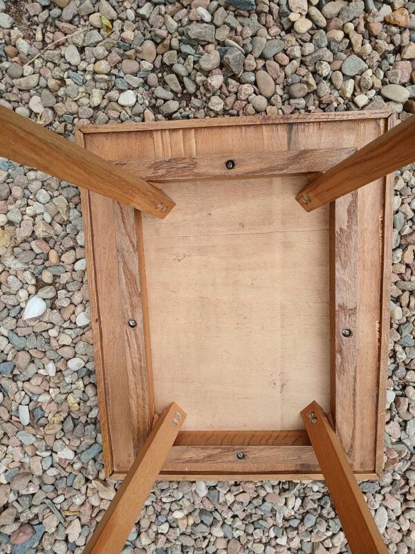 Petite table d'appoint ancienne