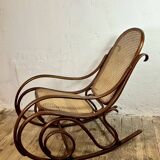 Thonet rocking chair in curved wood and cane from the 1900s