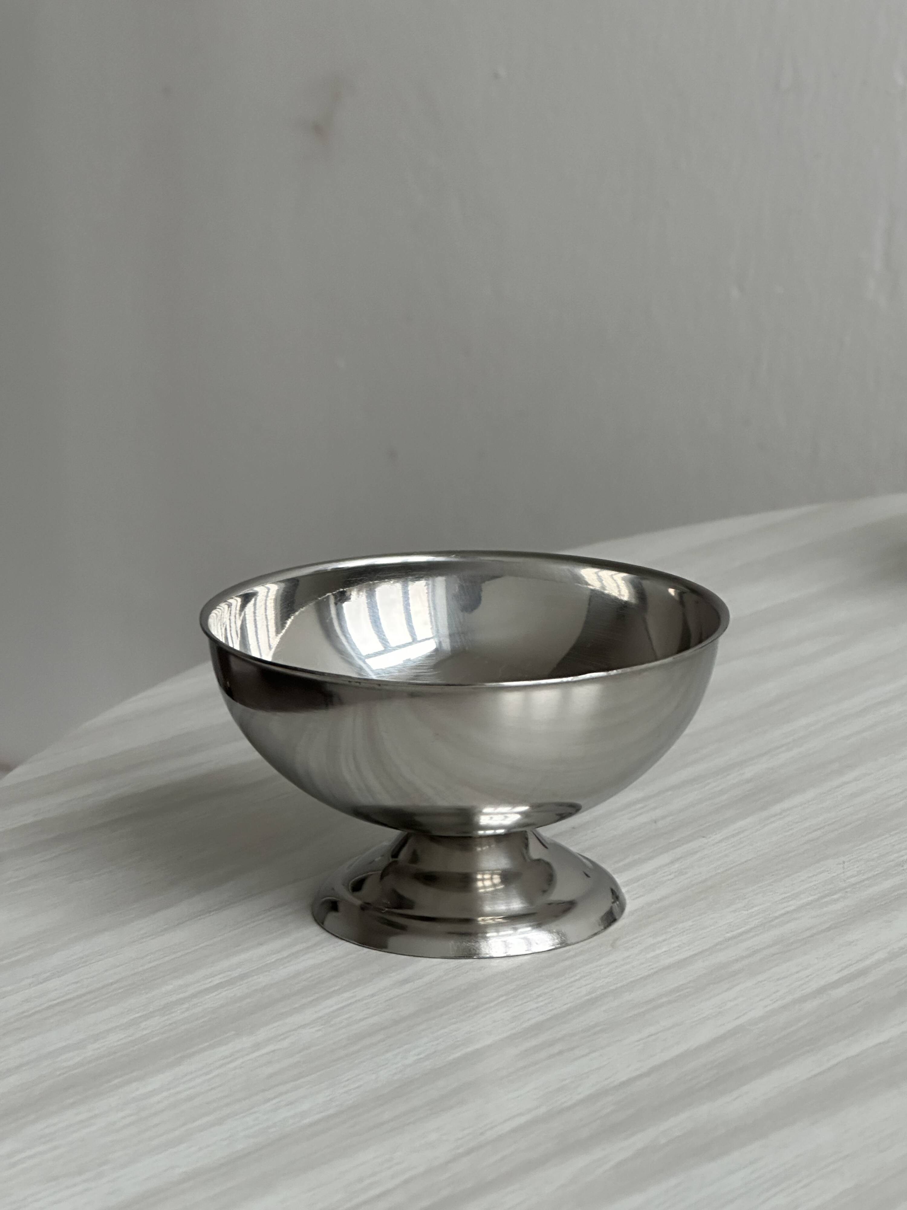 Set of 6 stainless steel ice cream bowls