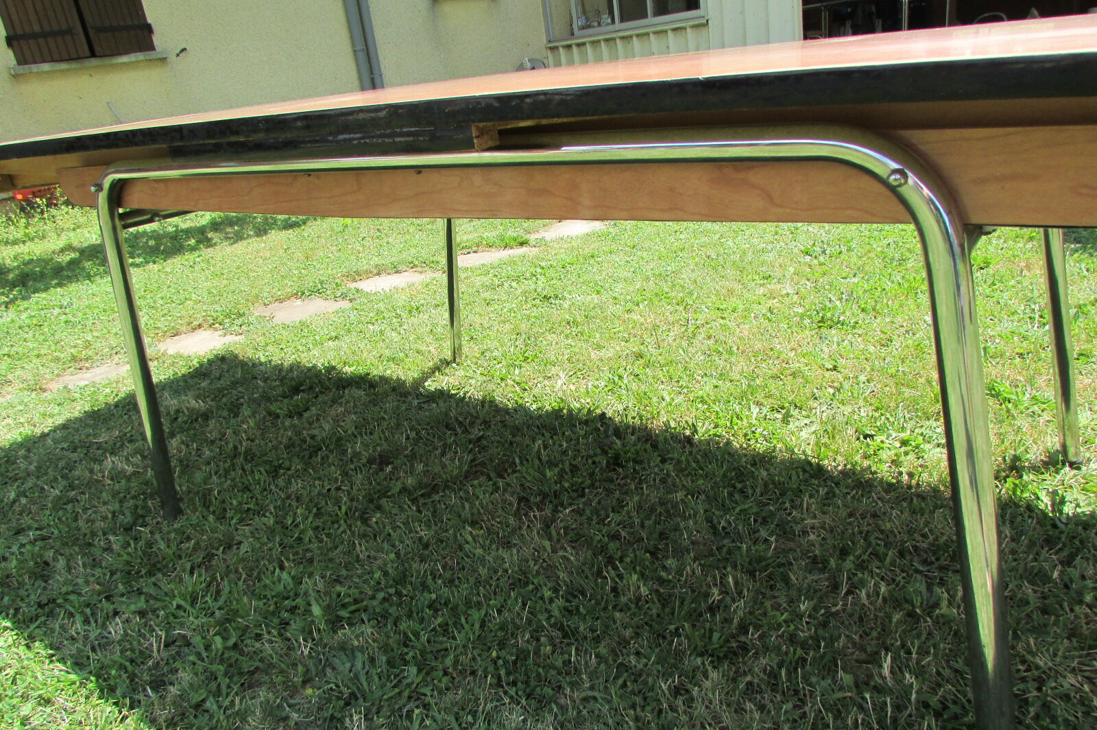 Very large stretch the 1970s in formica table