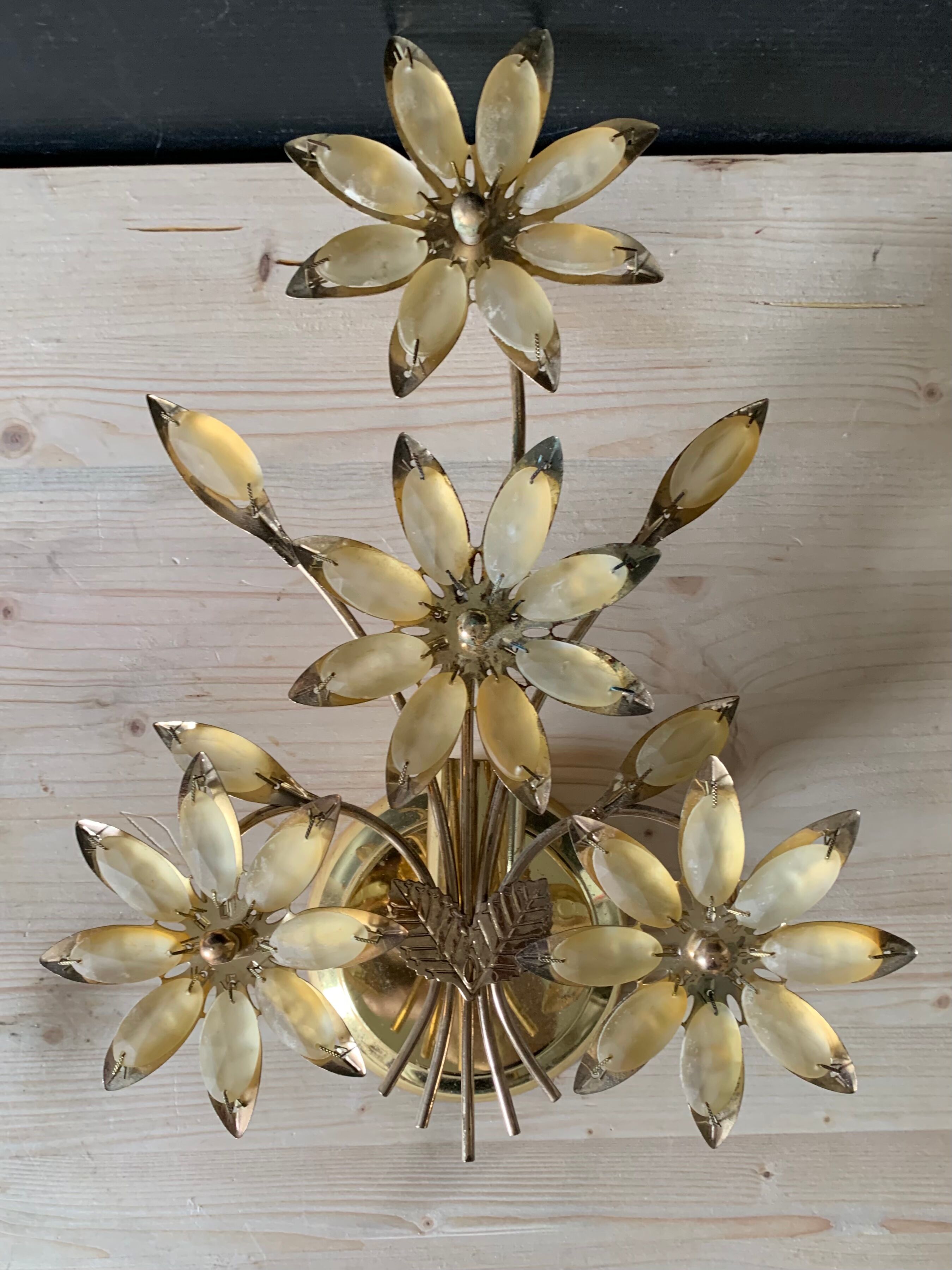Wall lamp flowers gilded