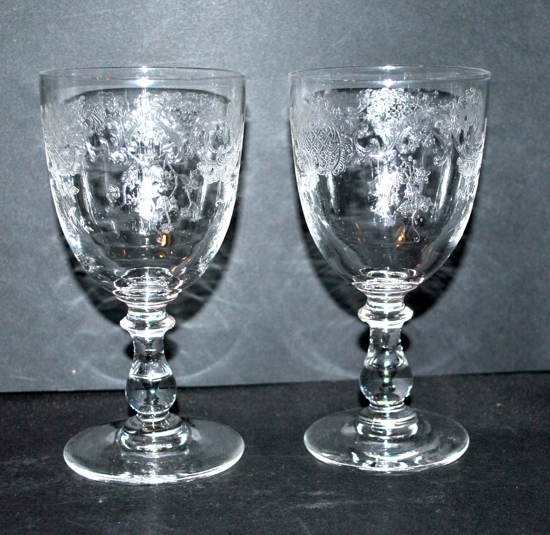 Set of 2 antique glasses in Saint-Louis crystal Model TALMA 1930 Rock crystal engraving 899