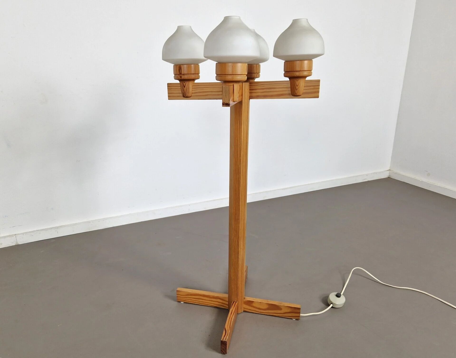 Uno Dahlén for Aneta Sweden | Floor lamp