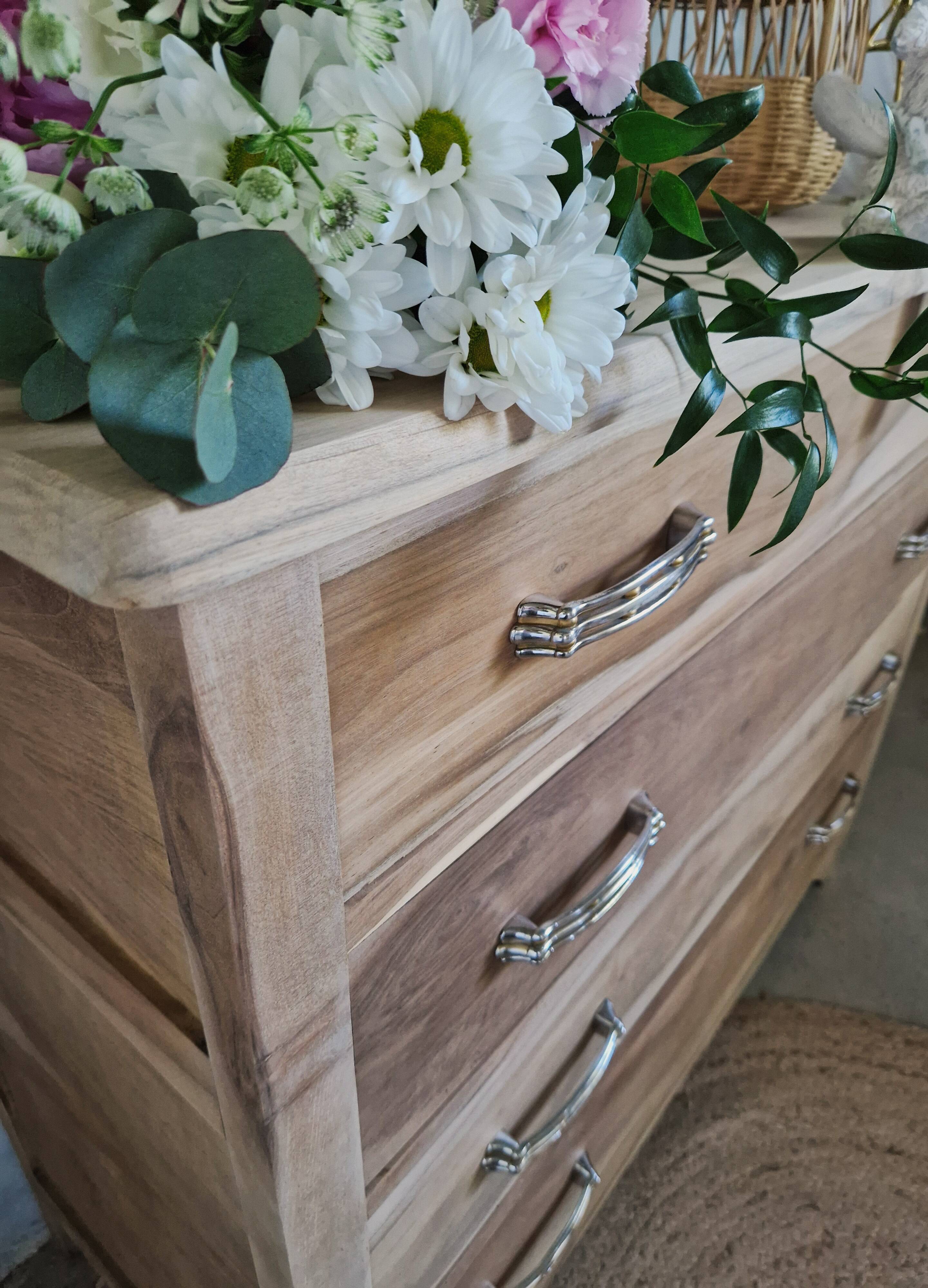 Ancienne commode en noyer