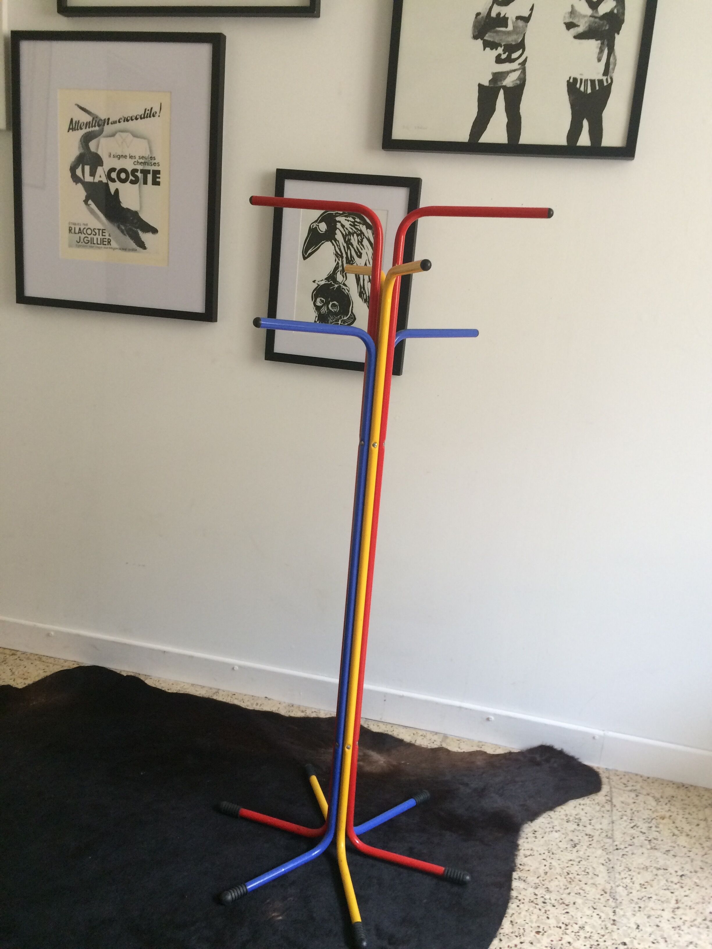Children's coat rack from the 80s in lacquered metal.