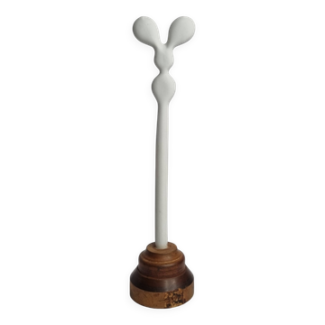 Sculpture d’inspiration biomorphique, sur socle en bois industriel, 27 cm