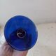 Carafe en verre bleu