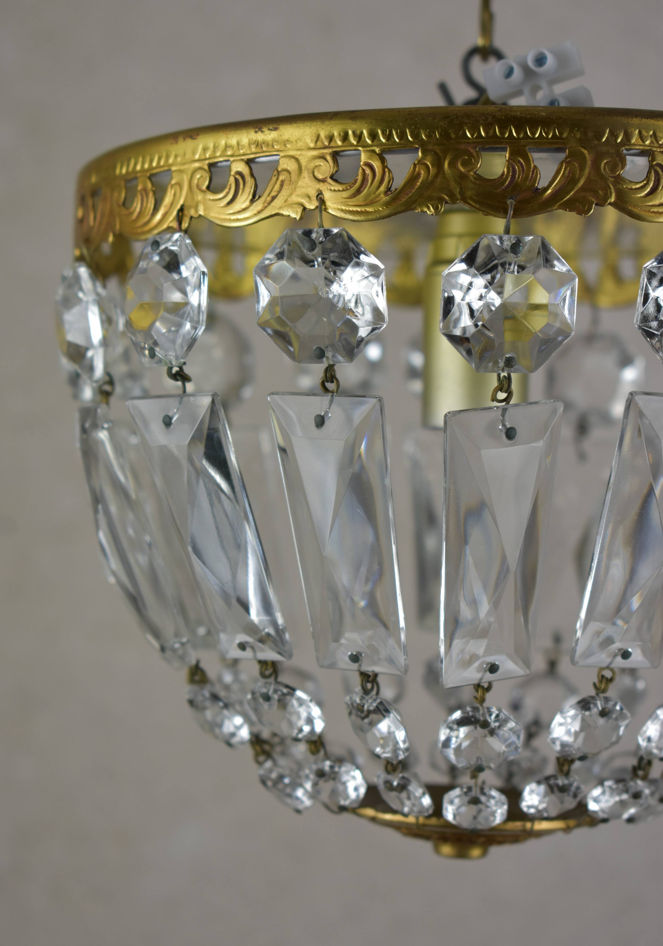 Tassel basket suspension