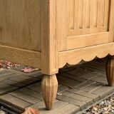 Armoire parisienne vitrée Art Déco asymétrique en chêne brut, 1930